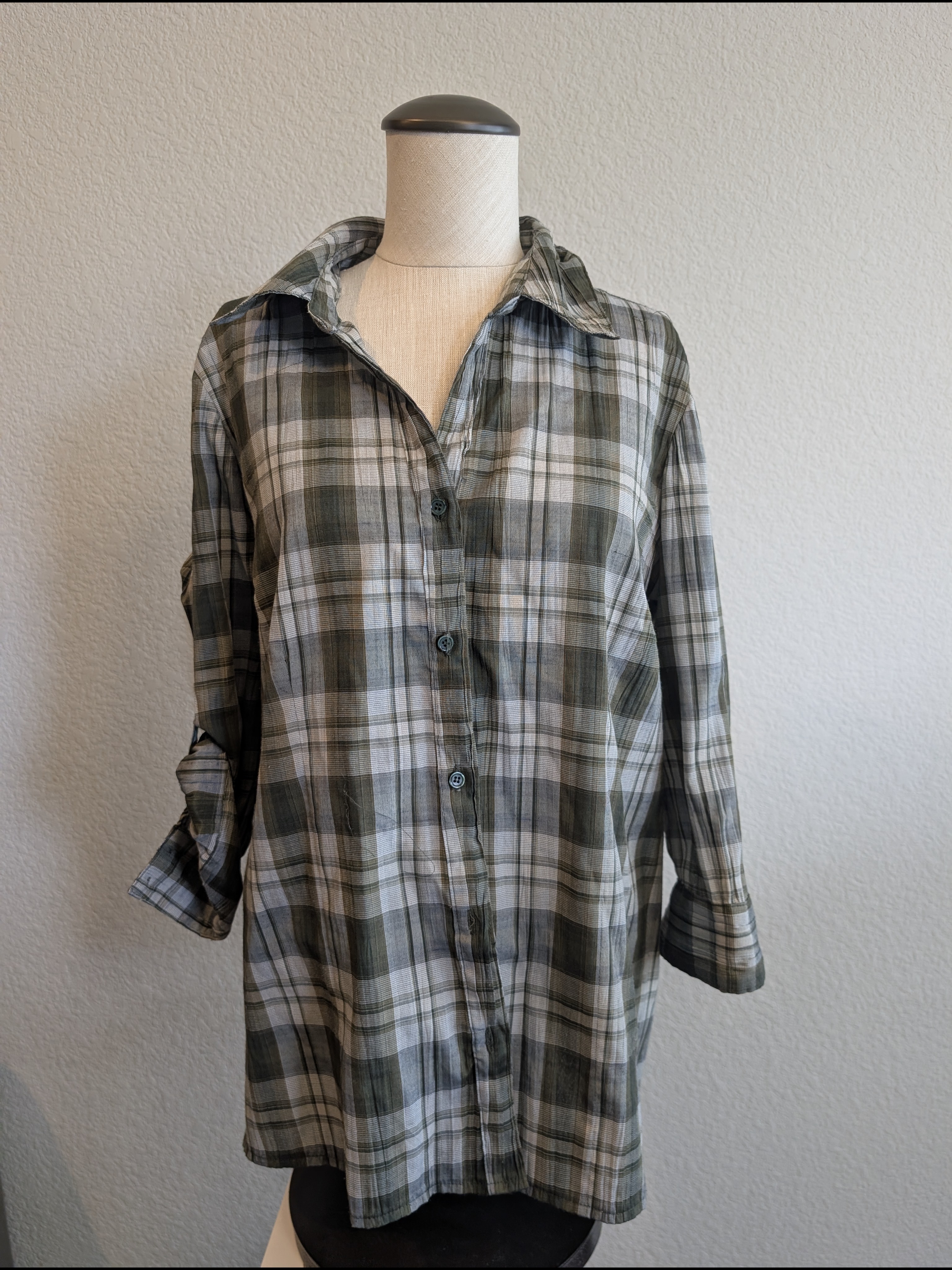 St. John's Bay Women's Sz Xl Olive And White Plaid Button-Down Shirt Office